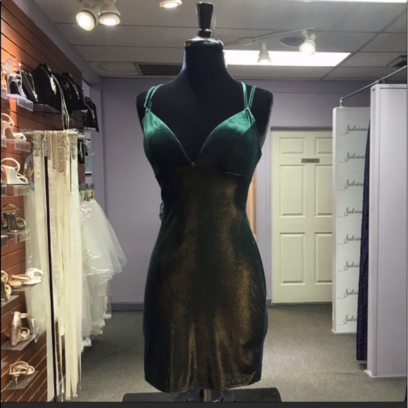 Size 4 Sherri Hill hoco dress - Picture 2 of 4